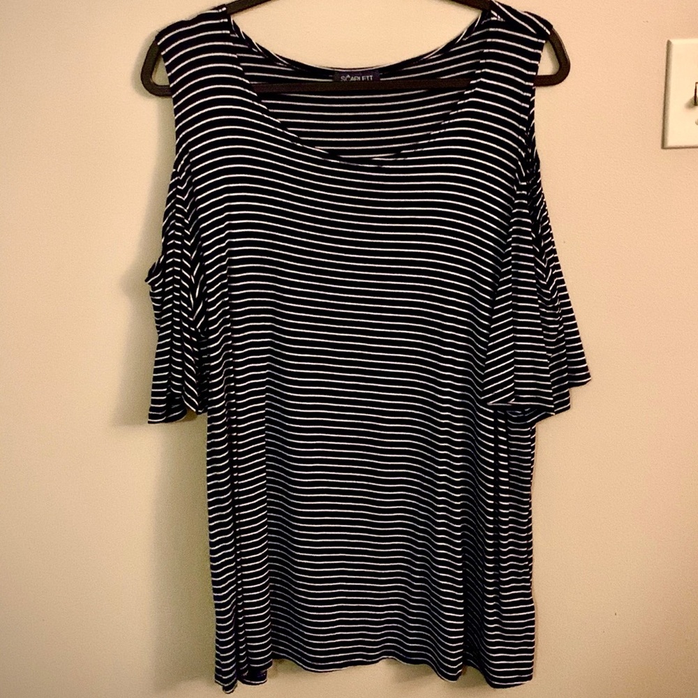 Cold shoulder top - Picture 1 of 1